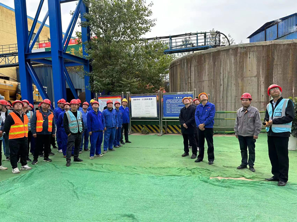 陜西鋅業(yè)制液車間浸出凈化工序消除安全隱患技術(shù)升級(jí)改造項(xiàng)目（二期）主體結(jié)構(gòu)順利封頂！