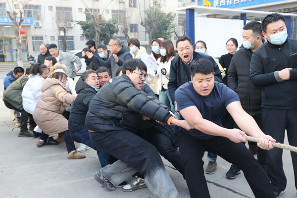 燃動冬日 “繩”采飛揚——公司舉行“迎元旦 強體魄 聚力量 開新局”拔河比賽！